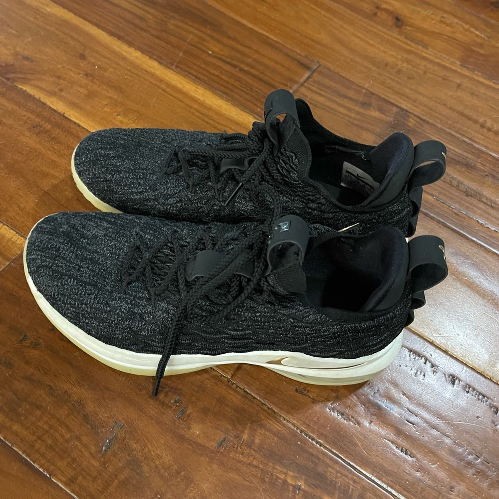 Nike LeBron 15